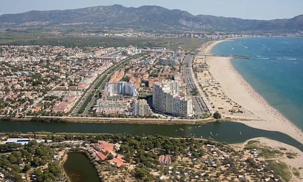 Charmante Maison Coeur De Ville 650M Plage Empuriabrava Exterior foto